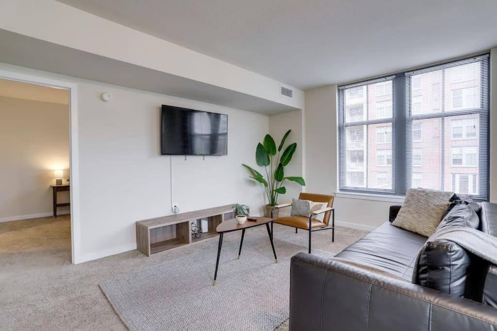 Fantastic 2 Bedroom Condo At Pentagon City 알링턴 외부 사진