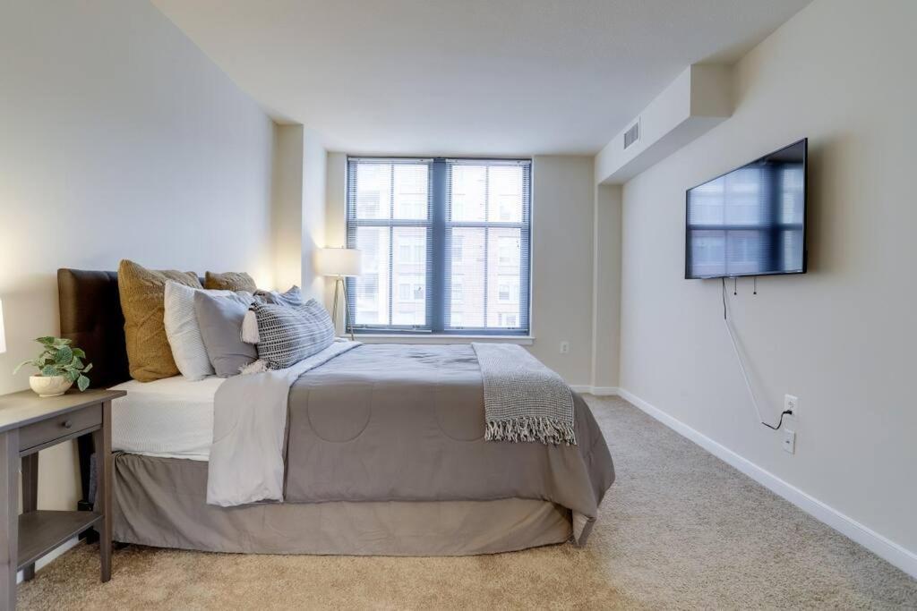 Fantastic 2 Bedroom Condo At Pentagon City 알링턴 외부 사진