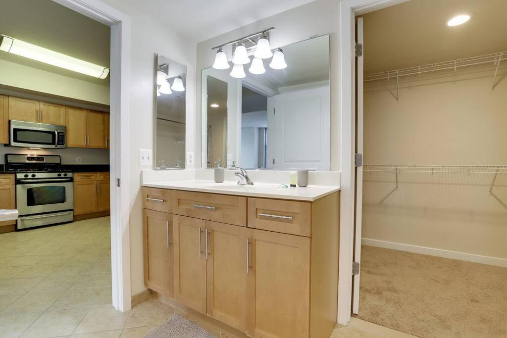 Fantastic 2 Bedroom Condo At Pentagon City 알링턴 외부 사진